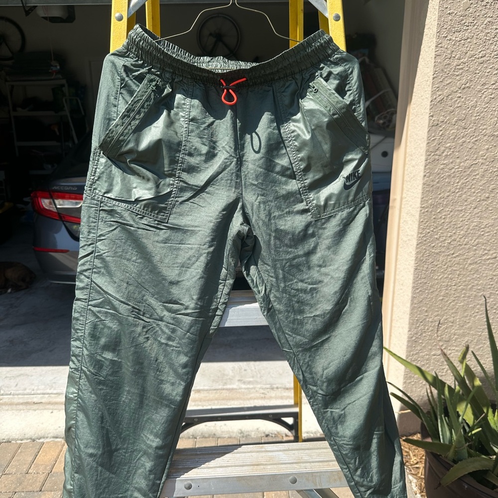 Nike Green Sweatpants for Casual Comfort